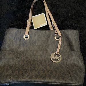 michael kors logo bag